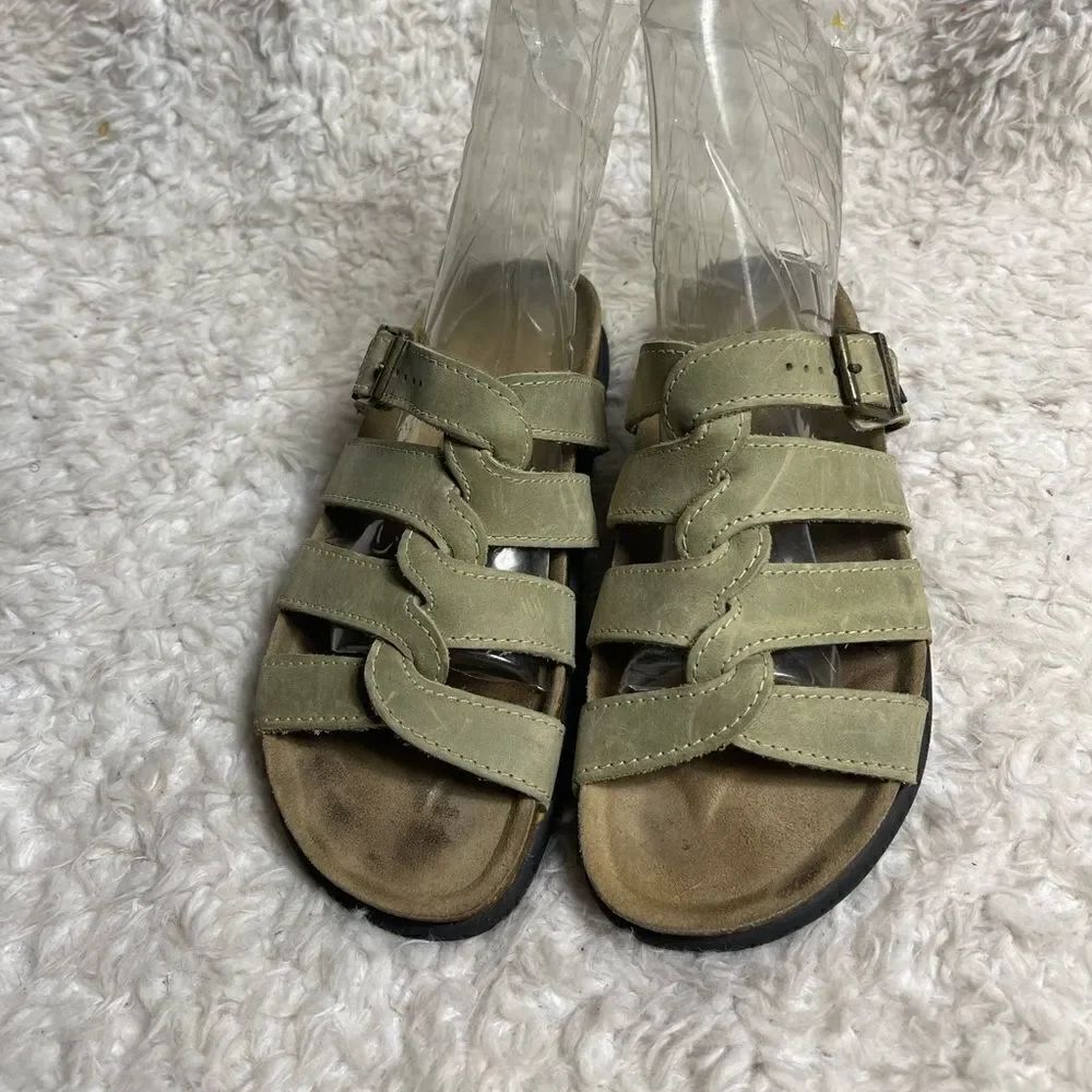 EASTLAND Nubuck Leather green straps fat sandals size 8.